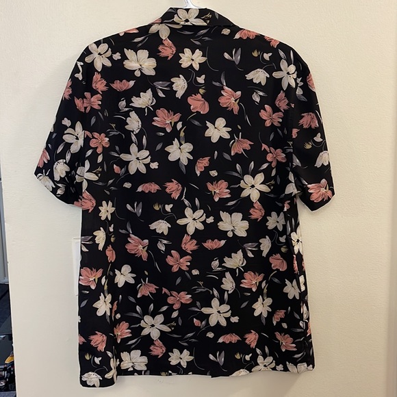 Floral light button up - Picture 3 of 3